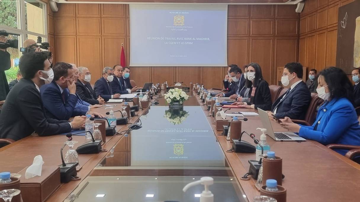 Nasser Bourita, ministre des Affaires étrangères et Nadia Fettah Alaoui, ministre de l’Economie et des Finances, président, le jeudi 10 mars 2022, une réunion de travail avec les présidents de la CGEM et du GPBM.
