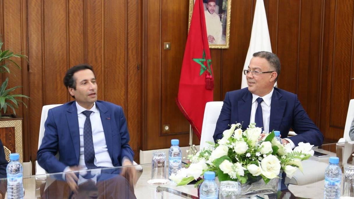 De g à d: Mohoamed Benchaaboun, ministre des Finances, et Fouzi Lekjaa, directeur du budget
