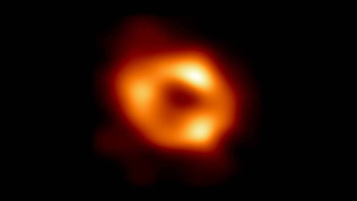 Image du trou noir supermassif situé au centre de la Voie lactée.
