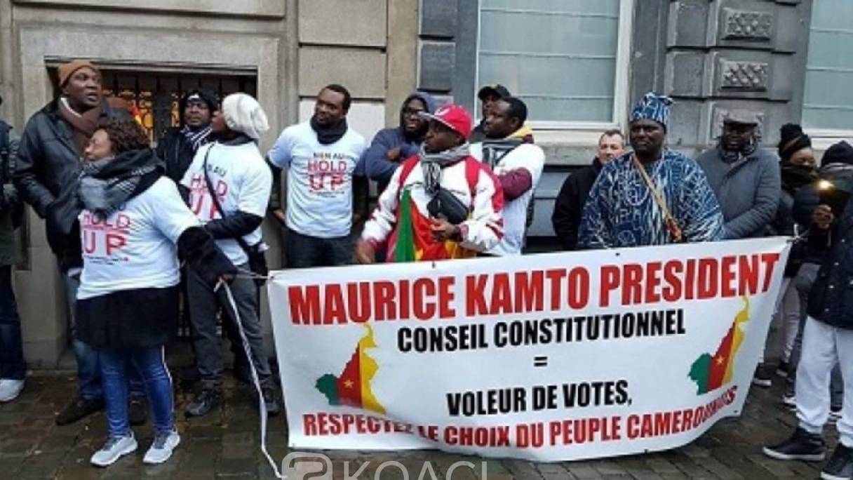 Des activistes, réputés proches de l’opposant Maurice Kamto, à l'intérieur de l'ambassade du Cameroun en Allemagne.
