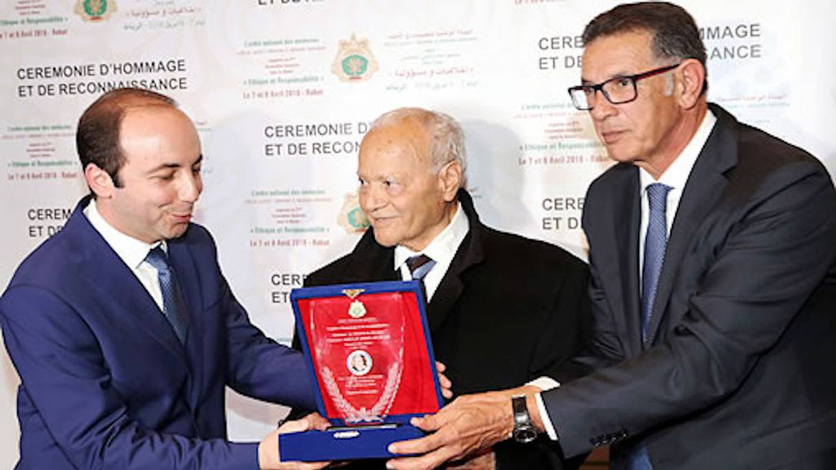 Le professeur Moulay Driss Archane lors d'un hommage qui lui a été rendu à Rabat, en 2018, en présence d'Anas Doukkali, ex-ministre de la Santé.
