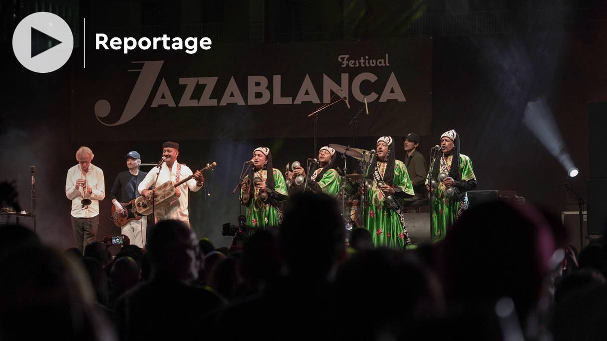 Le trompettiste Erik Truffaz et le maâlem Hamid El Kasri lors de la soirée d’ouverture de la 15e édition de Jazzablanca, vendredi 1er juillet 2022, à Casablanca.
