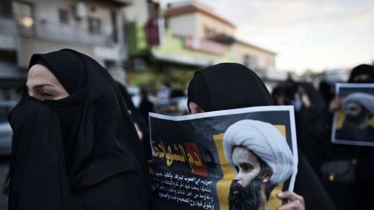 Des femmes de Bahrein manifestent le 2 janvier 2016 à Jidhafs, à l'ouest de Manama après l'exécution par l'Arabie saoudite d'un dignitaire chiite.
 
