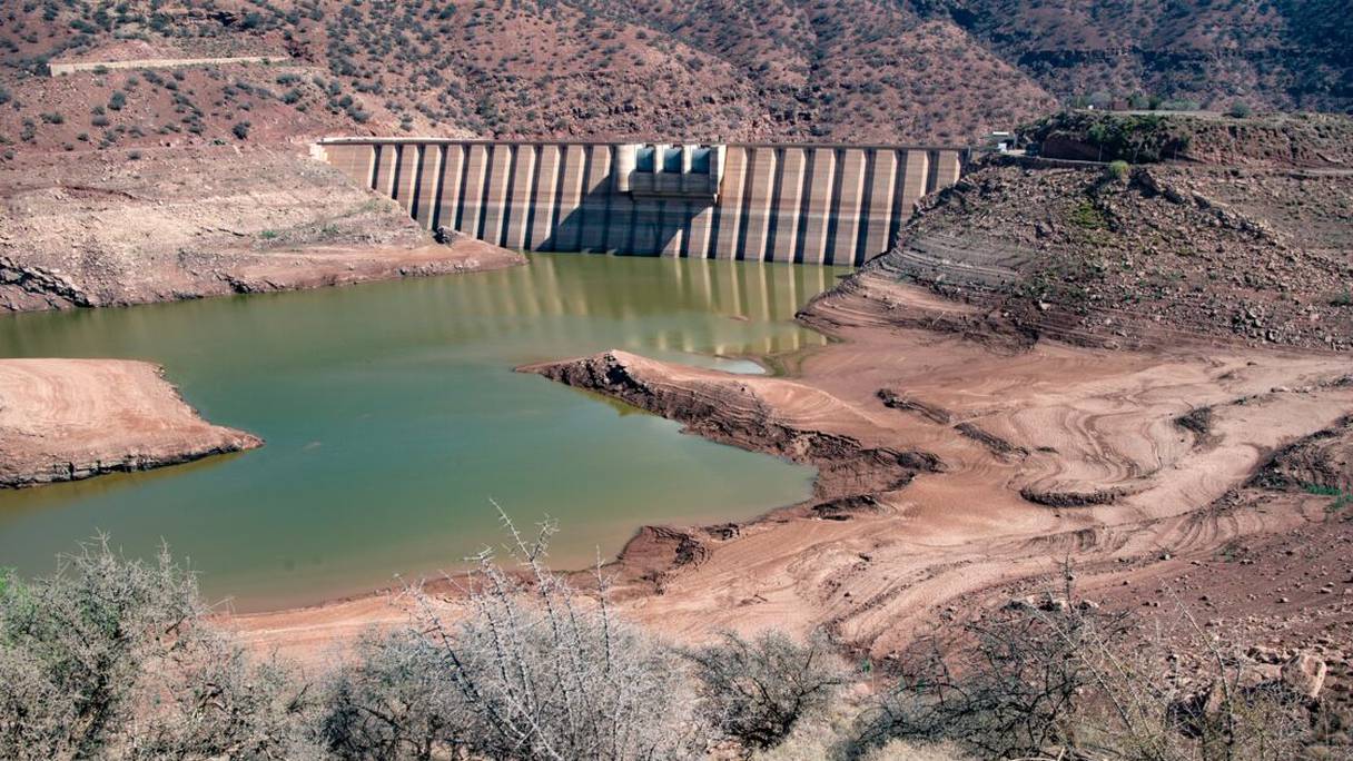 Cette année est marquée par un recul de 60% des ressources hydriques, avec un taux de remplissage des barrages qui tourne autour du tiers de leur capacité.
