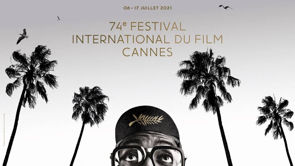 Une partie de l'affiche officielle de la 74e édition du festival, mettant en vedette le réalisateur américain Spike Lee, créée par le graphiste Hartland Villa. La 74e édition du Festival de Cannes se déroulera du 6 au 17 juillet 2021.
