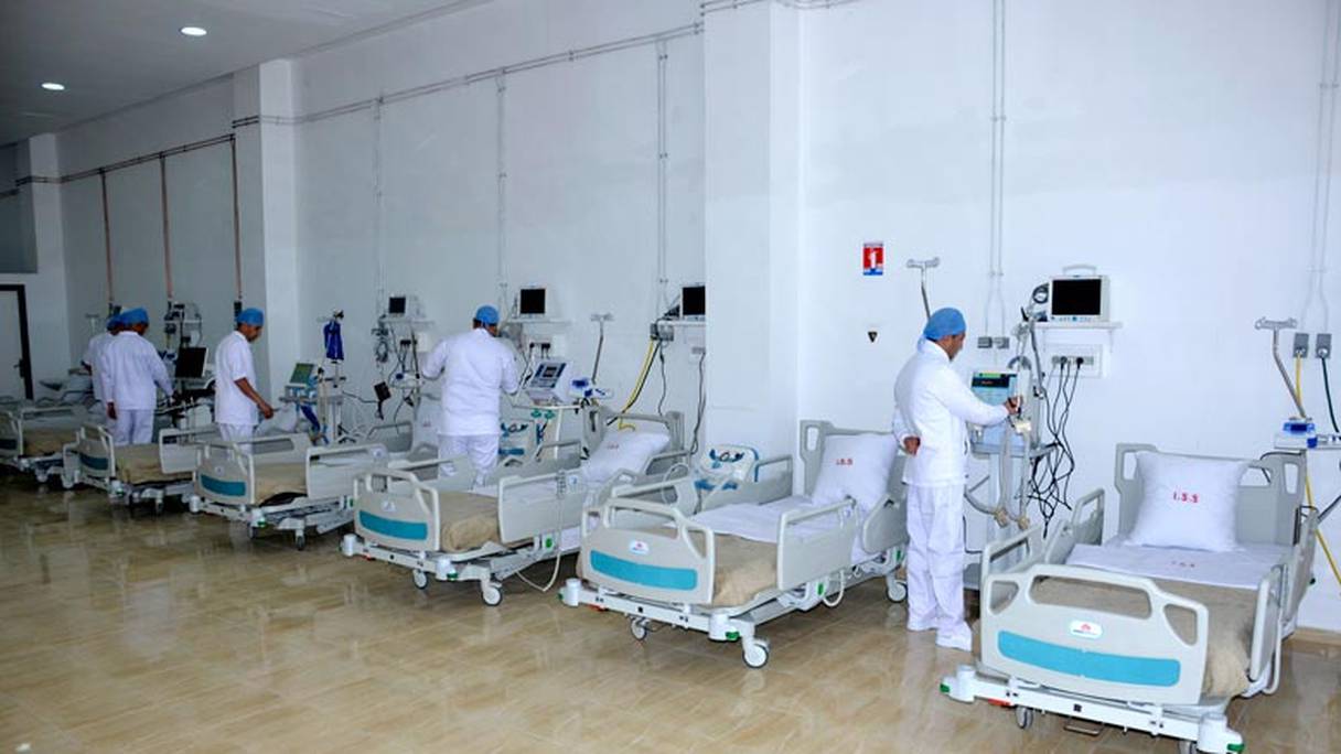 Le second hôpital de campagne d'Agadir, structure hospitalière éphémère, récemment installé, a une capacité de 104 lits. 
