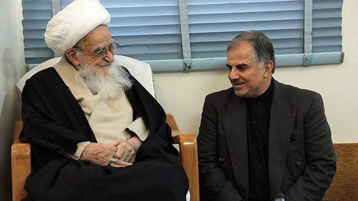 L'Ayatollah Lotfollah Safi Golpaygani recevant l'ambassadeur d'Iran au Maroc, le Dr. Mohamed Motaki Moayad.
