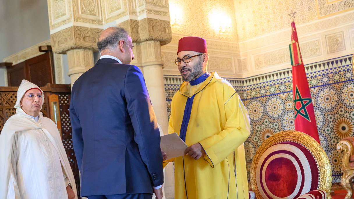 Le roi Mohammed VI a reçu, mercredi 4 octobre 2023 au Palais royal de Rabat,  Puneet Talwar, venu présenter au Souverain ses lettres de créance en tant qu’ambassadeur plénipotentiaire et extraordinaire des Etats-Unis dans le Royaume.