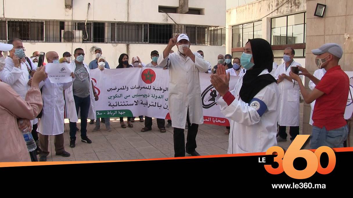 Une centaine d’infirmiers et d'infirmières manifestent devant le ministère de la Santé, à Rabat, le 9 septembre 2020. 
