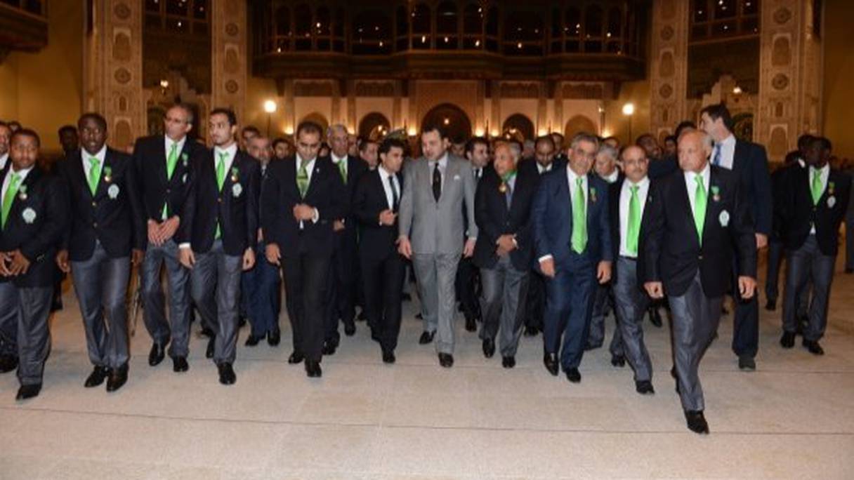 Une belle réception a été accordée au staff du Raja au palais royal de Casablanca.

