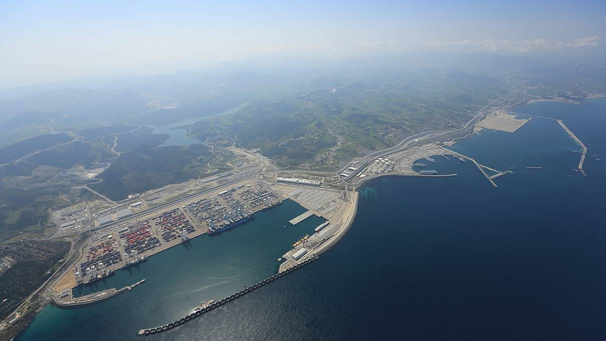 En 2020, pour la troisième année consécutive, Tanger Med a été le premier port de transbordement de conteneurs en Méditerranée et le premier port à conteneurs en Afrique. Relié à plus de 180 ports dans le monde, près de 1 100 entreprises y sont installées.
