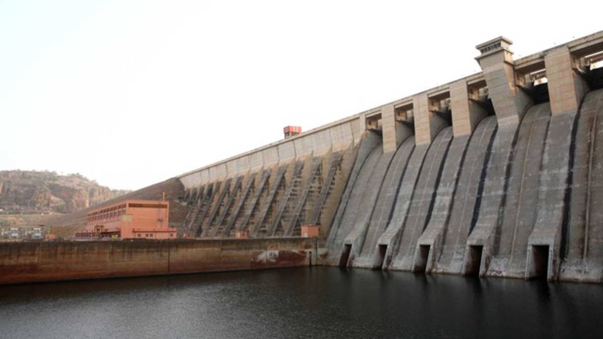 Le barrage de Manantali appartenant au Sénégal, au Mali, à la Guinée et à la Mauritanie est géré par l'OMVS. 
