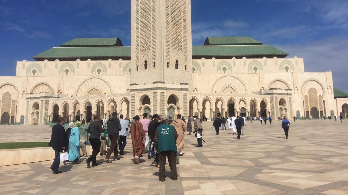 La mosquée Hassan II, à Casablanca, lors d'une prière du vendredi en temps de pandémie.
