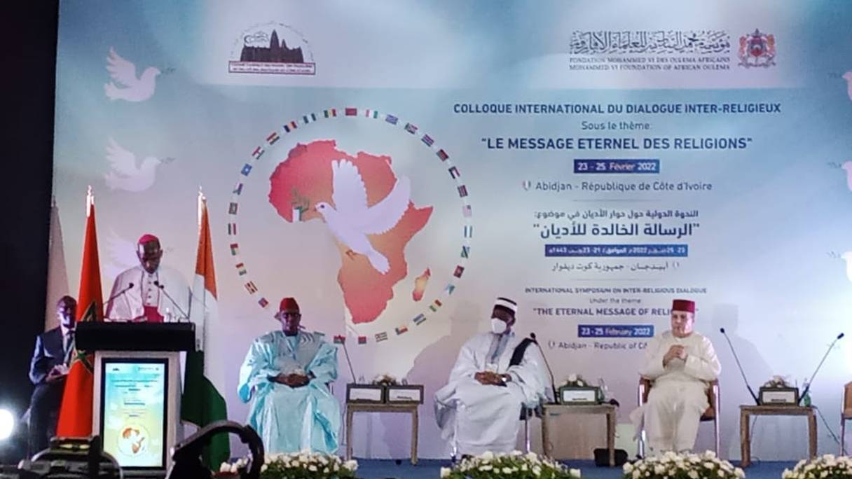 Colloque international sur le dialogue interreligieux co-organisé, du 23 au 25 février 20222, à Abidjan, par la Fondation Mohammed VI des oulémas africains et le COSIM.

