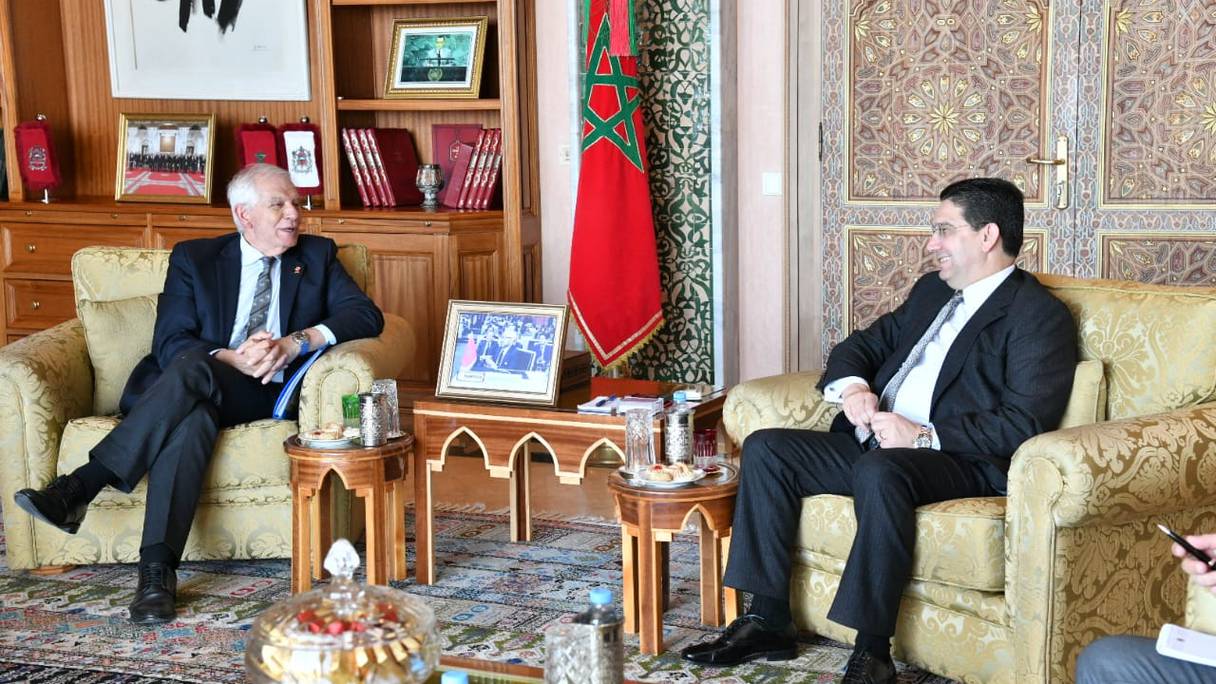 Le chef de la diplomatie européenne, Josep Borrell, et le ministre des Affaires étrangères, Nasser Bourita, jeudi 5 janvier 2023 à Rabat.
