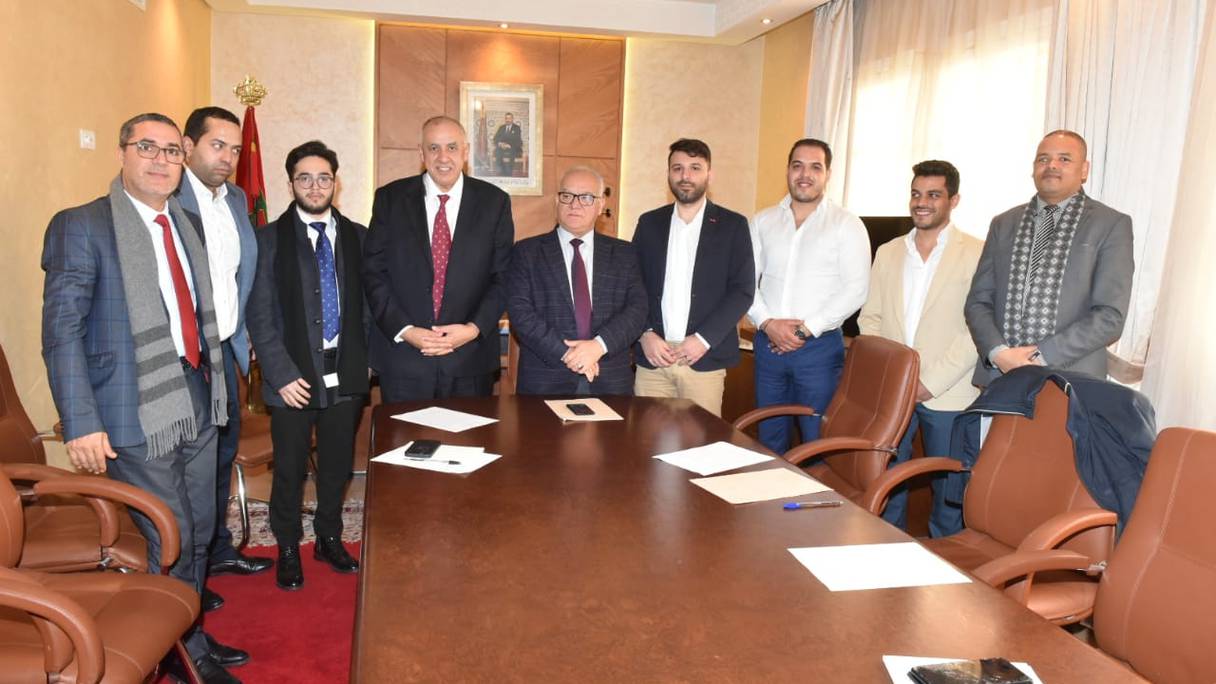 Le bureau de coordination du collectif des étudiants marocains en Ukraine s'est réuni, lundi 28 mars 2022, avec des parlementaires du groupe istiqlalien de l'unité et de l'égalitarisme.
