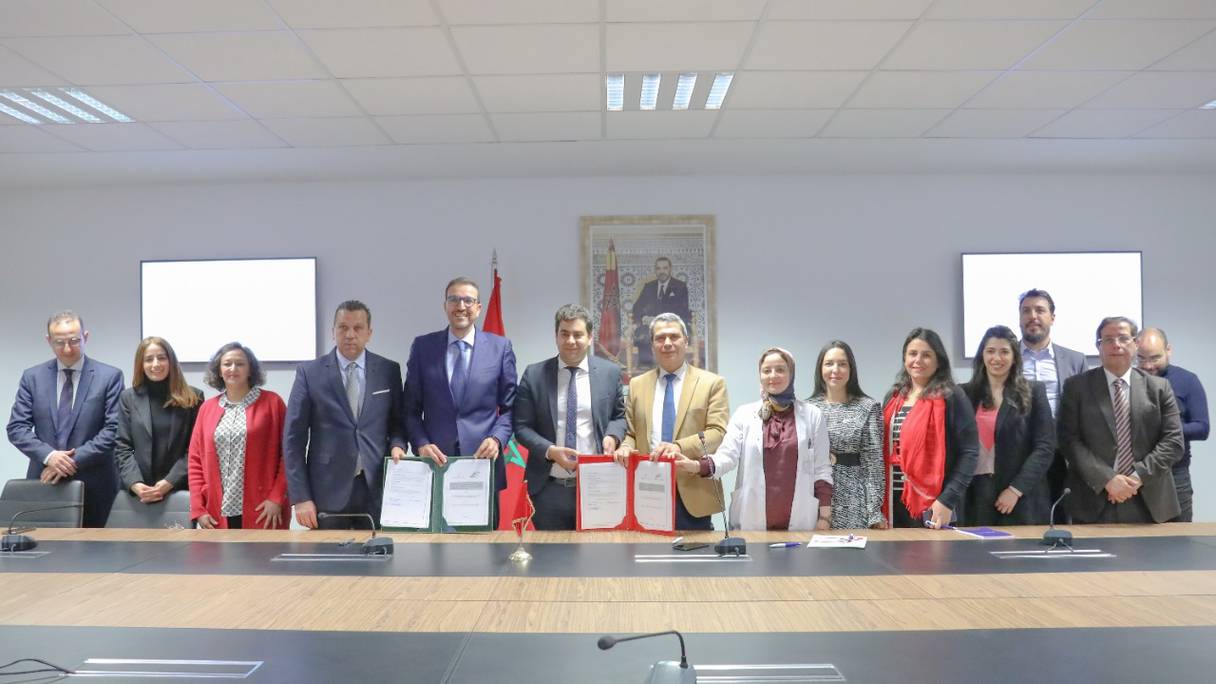 Cérémonie de signature du partenariat entre l’UM6SS et la Fondation Mohammed VI de Promotion des Œuvres Sociales de l’Éducation-Formation à Casablanca, le mardi 29 mars 2022.
