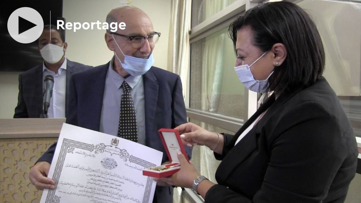 Cinq médecins de la région Marrakech-Safi ont reçu des wissams royaux.
