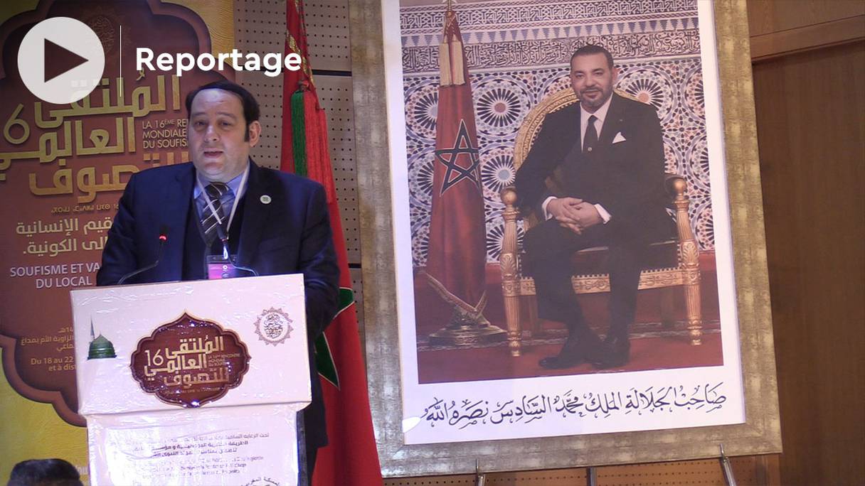Le président de la fondation Al Moultaqa, Mounir El Kadiri, lors de la 16e rencontre mondiale du soufisme, qui se tient au Maroc, dans la province de Berkane.
