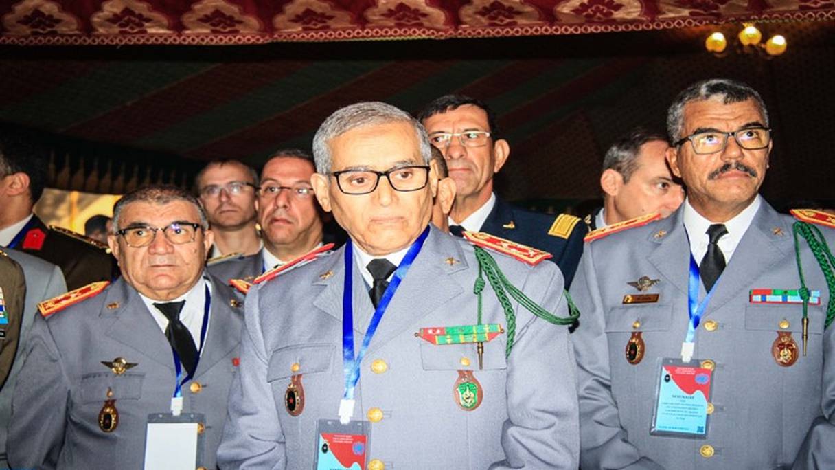 Le général de corps d'armée Belkhir El Farouk (au centre), à Agadir, en 2018.
