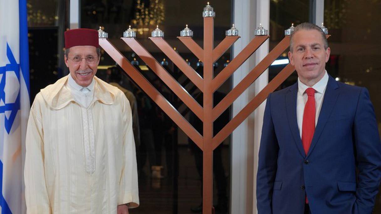 L'ambassadeur du Maroc, Omar Hilale, et l'ambassadeur d'Israël, Gilad Erdan, deux diplomates dépêchés par leur pays respectif aux Nations Unies. 
