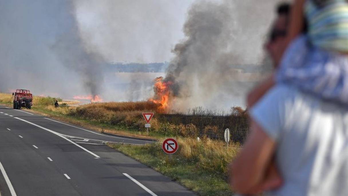 Incendie dans un champ en Eure-et-Loir, le jeudi 25 juillet 2019. 
