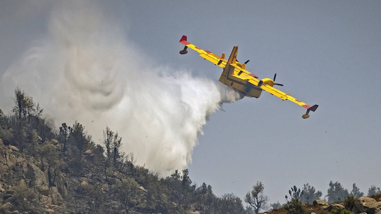 Un des Canadairs des Forces royales air (FRA) engagés dans la lutte contre les derniers incendies de forêt de la région de Chefchaouen.
