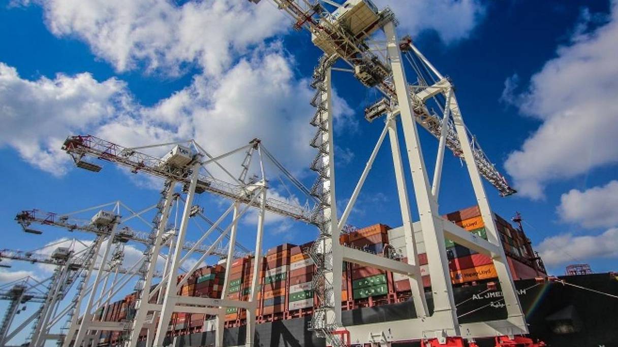 Les 8 grues géantes conçues par la société Liebherr sont désormais installées et pleinement opérationnelles au terminal à conteneurs 3 du port Tanger Med 2.
