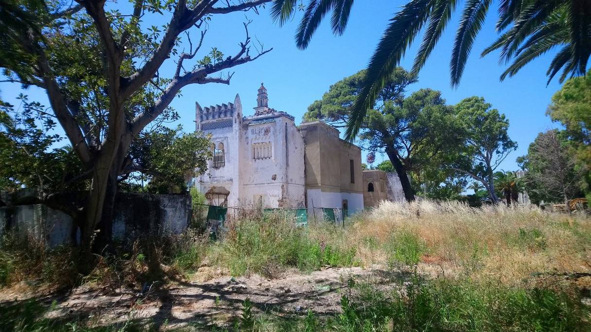 Une vue du vaste jardin de la Villa Harris à Tanger, construite il y a plus d'un siècle.
