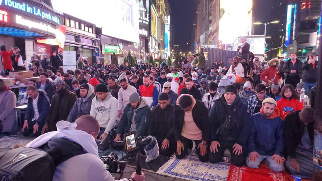 Le 25 mars, la prière de Tarawih et la rupture du jeûne ont été organisées à Times Square, à New-York.