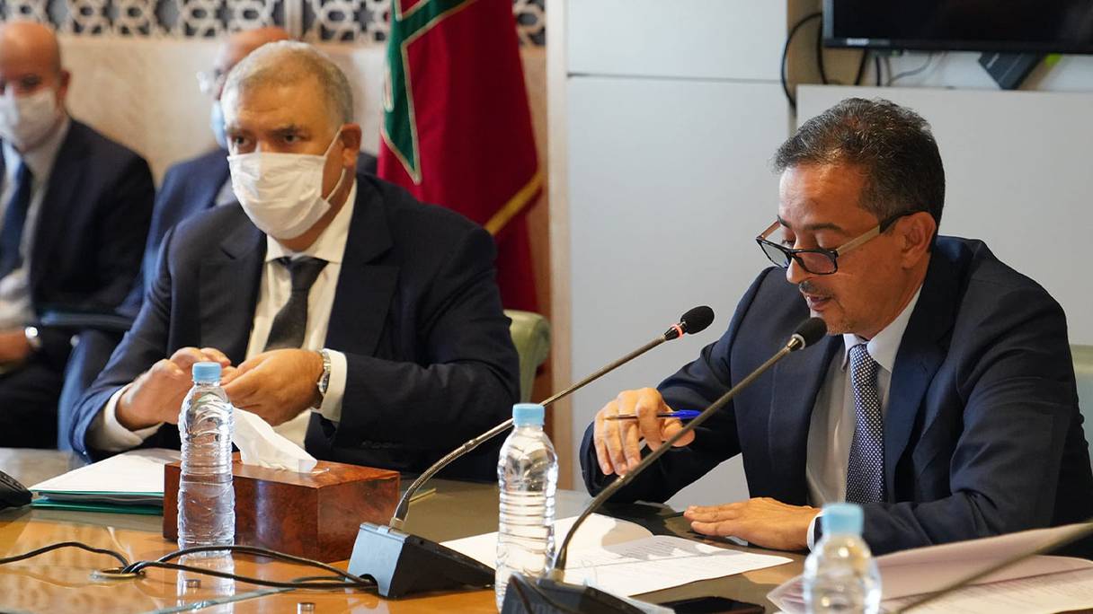 Abdelouafi Laftit, ministre de l’Intérieur, a présenté le projet de loi relatif à la détention des armes à feu dans le milieu civil, jeudi 22 septembre 2022, devant la commission parlementaire de l’intérieur, en présence de son président, Hicham El Mhajri.
