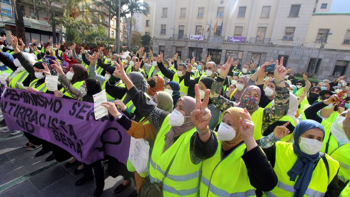 L'Association andalouse des droits de l'homme (Apdha) a dénoncé au cours d'un sit in le 14 novembre 2021 à Sebta la situation des travailleurs marocains transfrontaliers actuellement bloqués dans le préside occupé, et qui ne peuvent pas revenir au Maroc.
