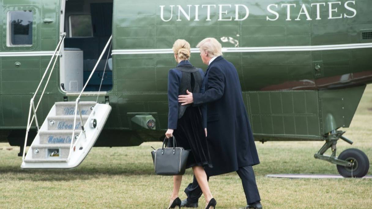 Le président américain Donald Trump et sa fille Ivanka montent à bord de l'hélicoptère présidentiel, le 1er février 2017 à la Maison Blanche, à Washington.
