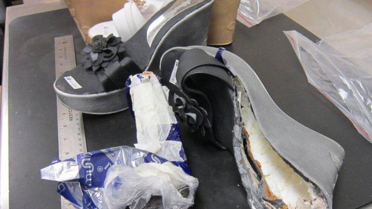 Plus de 7 kg de cocaïne dissimulés dans les talons de plusieurs paires de chaussures
