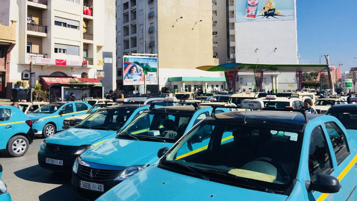 Petits taxis, à Tanger. 
