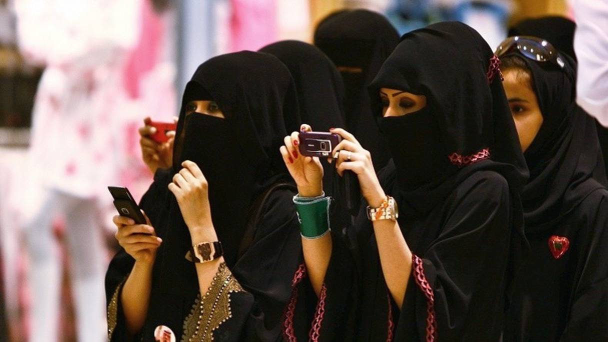 "Un passeport sera délivré à tout ressortissant saoudien qui en fera la demande", proclame un décret gouvernemental.
