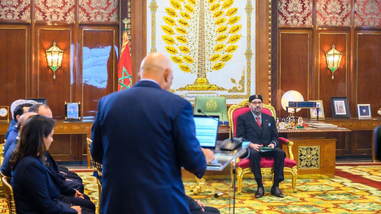 Le roi Mohammed VI a présidé la cérémonie de présentation du nouveau programme d’investissement vert du groupe OCP (2023-2027), samedi 3 décembre 2022 au Palais Royal de Rabat.
