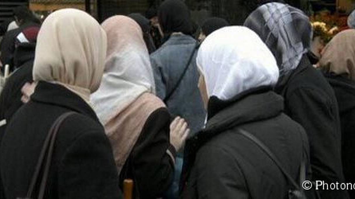 Peut-on interdire le port du hijab au travail? Difficile question posée à la Cour de justice de l'UE. 
