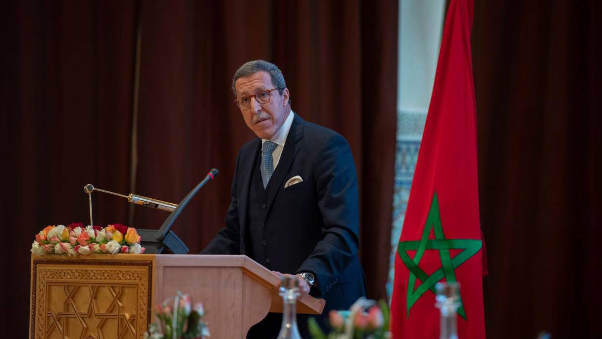 L’ambassadeur, représentant permanent du Royaume du Maroc auprès de l’ONU à New York, Omar Hilale, s’exprime lors de la deuxième séance du colloque international sur «La protection des enfants dans les crises humanitaires», le 23 mars 2022 à Rabat.
