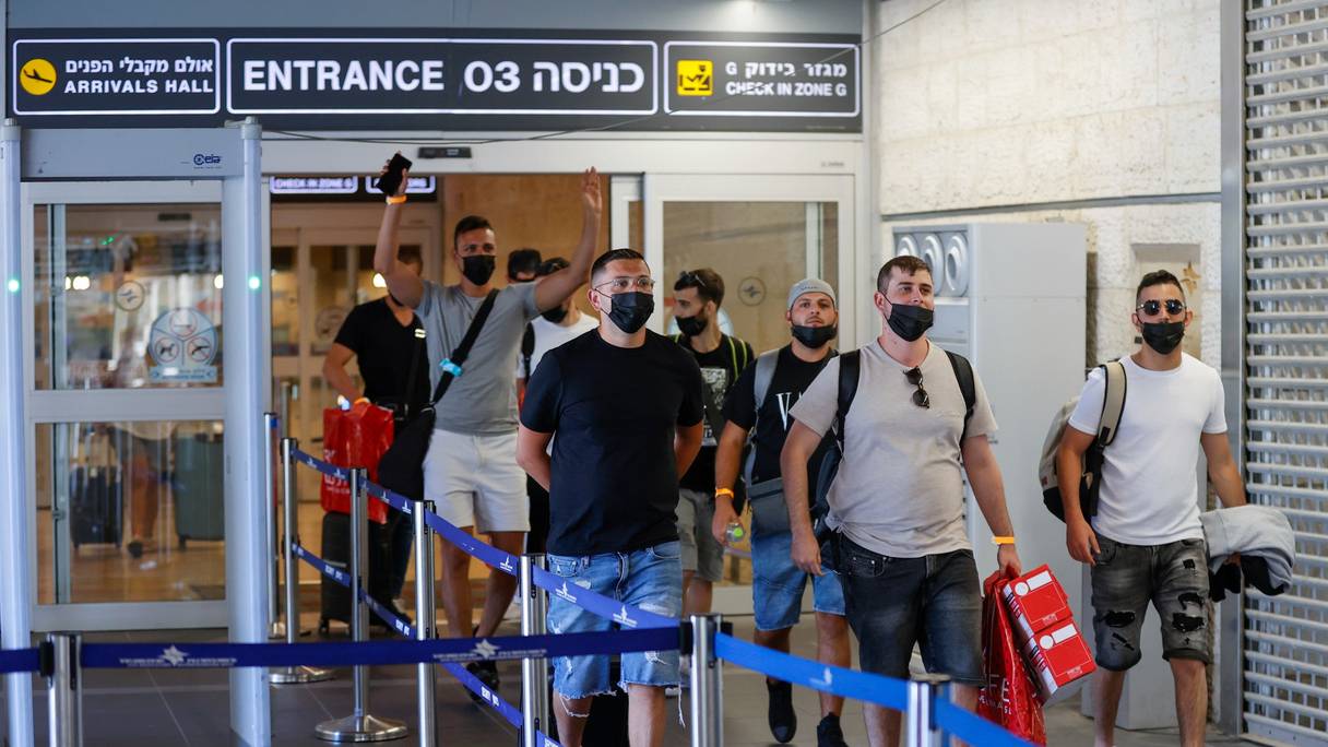 Des touristes arrivant à l'aéroport Ben Gurion, près de Tel-Aviv.
