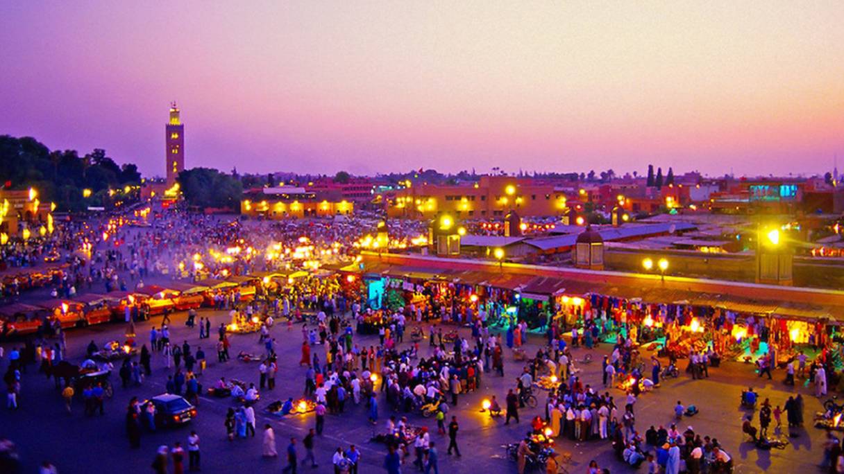 La célèbre place Jemaâ El Fna de Marrakech.
