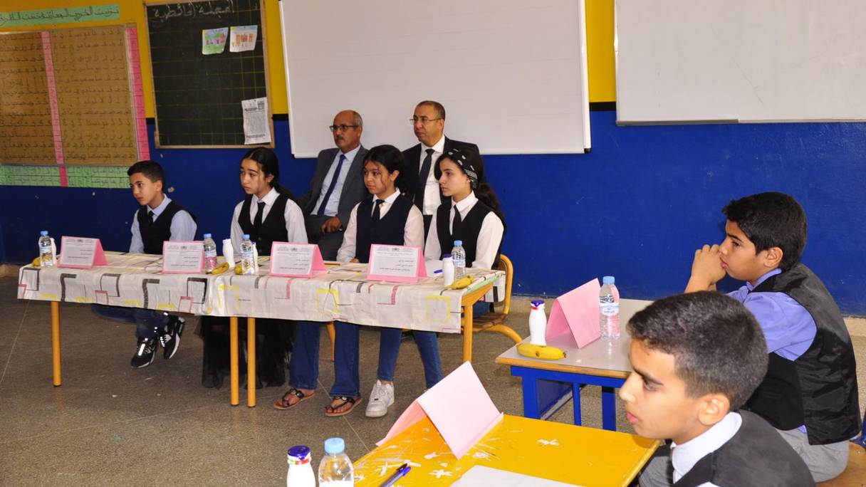 Des élèves participent à un atelier, dans le contexte des consultations nationales pour l'amélioration de l'école publique, le 2 juin 2022, à Béni Mellal.
