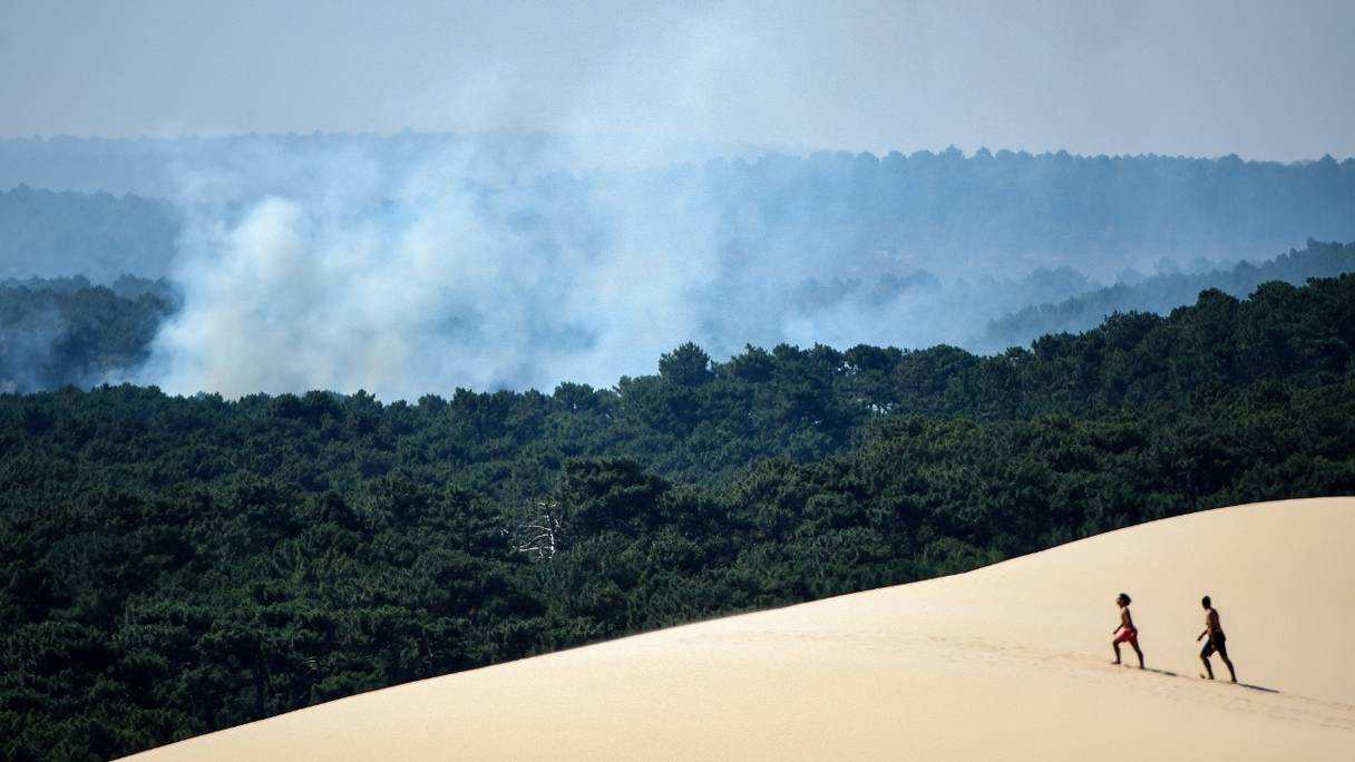 Dune du Pilat, près de La Teste-de-Buch, dans le sud-ouest de la France, le 16 juillet 2022. L'intense mobilisation des pompiers n'a pas faibli afin de circonscrire les incendies dans le sud de La France, particulièrement en Gironde.
