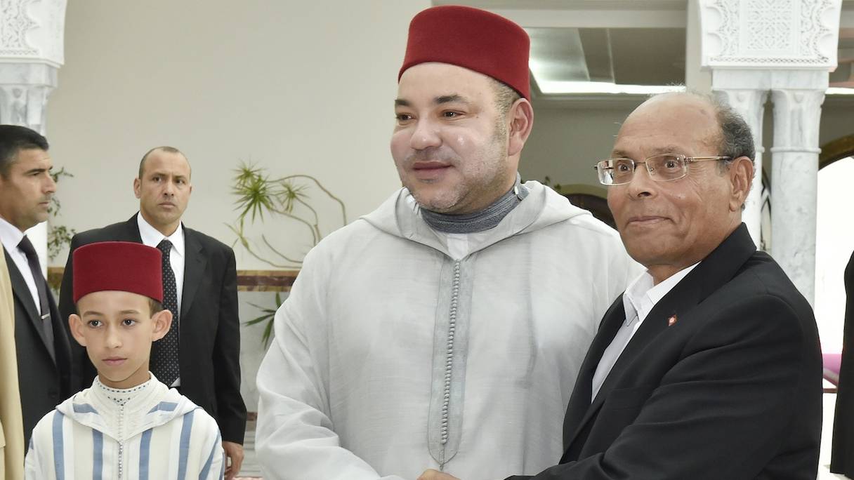 Une ancienne photo de l'ex-président tunisien Moncef Marzouki avec le Roi Mohammed VI. 
