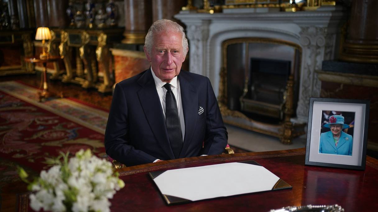 Le roi Charles III prononce un discours à la nation et au Comonwealth à Buckingham Palace à Londres, le 9 septembre 2022.

