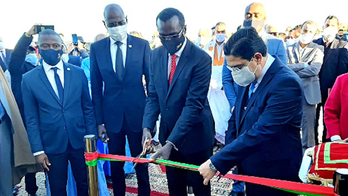 Nasser Bourita, ce lundi 14 décembre à Dakhla, en compagnie de l'ambassadeur d'Haïti au Canada, Weibert Arthus.
