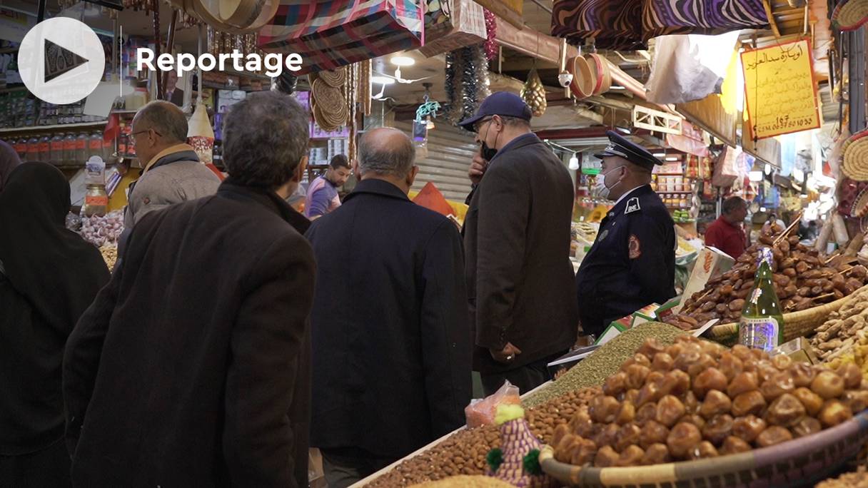 A Al Fida-Mers Sultan, les autorités effectuent régulièrement des visites périodiques à tous les points de vente en gros et au détail, afin d’assurer le suivi de l’approvisionnement en denrées alimentaires.
