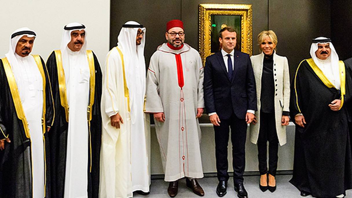 Le roi Mohammed VI lors de l'inauguration du musée le Louvre d'Abou Dhabi.

