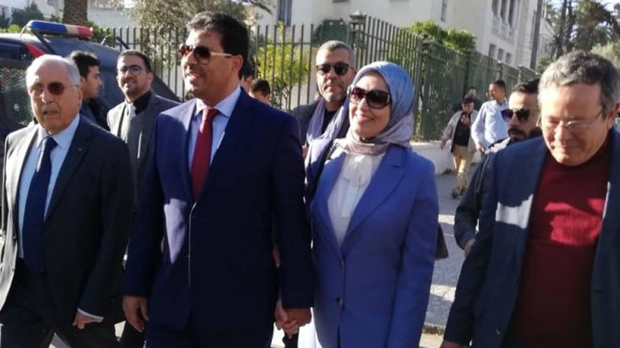 Abdelali Hamieddine, parlementaire et dirigeant du PJD, escorté de ses avocats et d'autres leaders de son parti, à son arrivée à la Cour d'appel de Fès, le 22 septembre 2021. 
