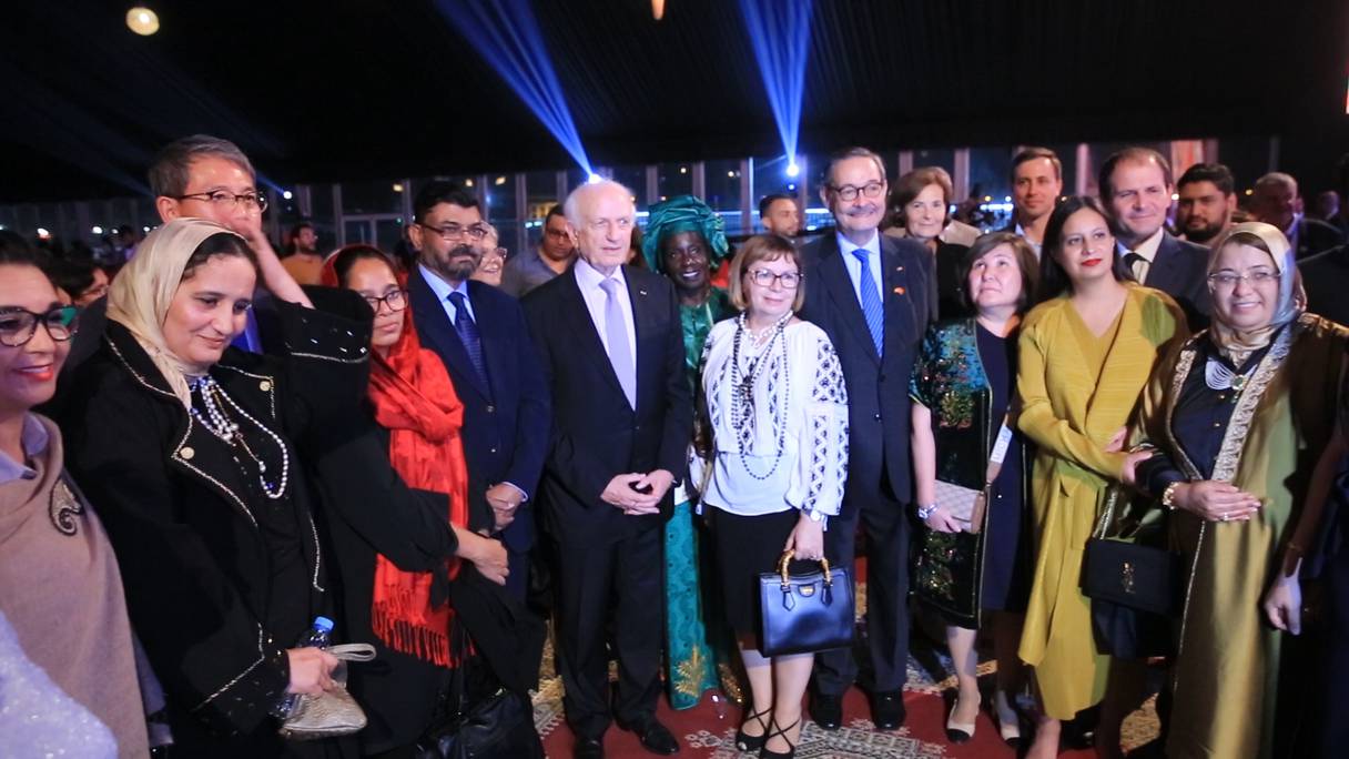 André Azoulay (au centre), conseiller du Roi Mohammed VI, à la soirée inaugurale du Festival des Andalousies Atlantiques, le 27 octobre 2022, à Essaouira.
